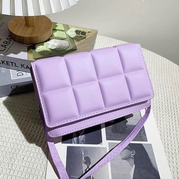 Lilac Purse - Picture 1 of 2